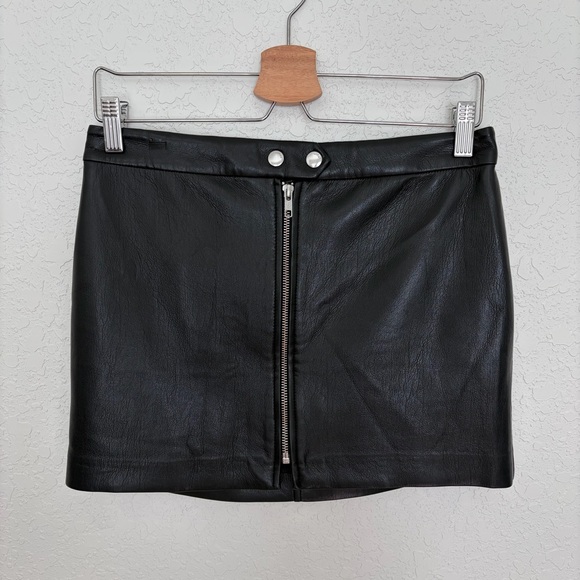 Aritzia Dresses & Skirts - Aritzia Wilfred Black Rekindle Vegan Leather Mini Skirt Size 4